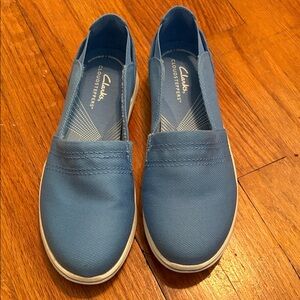 Clarks Women's Size 7 Blue Slip-On Shoes